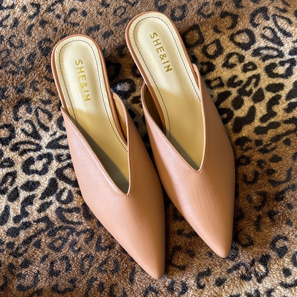 SHEIN Women's Pointed V-Cut Tan Mule Slides